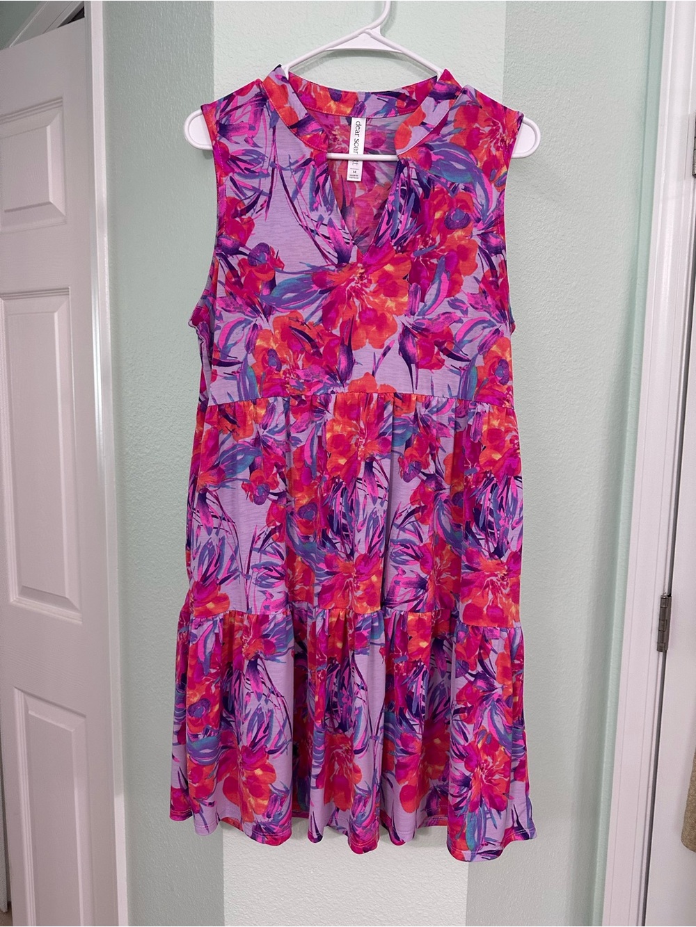 Dear Scarlett Vibrant Floral V-Neck Dress Medium - Picture 2 of 6
